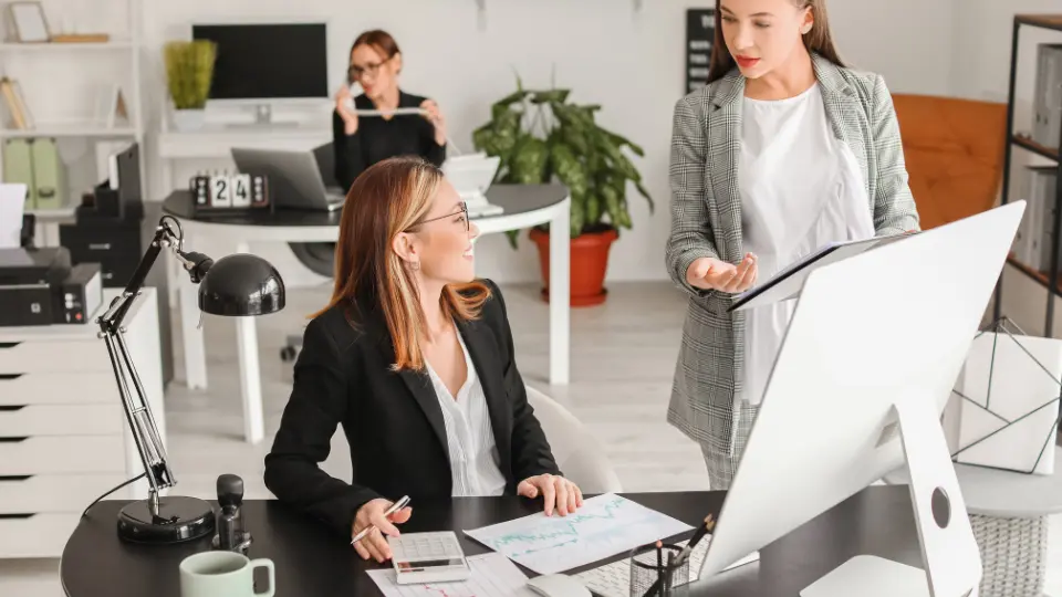 Accountants discuss payroll responsibiities in Oxfordshire Abingdon